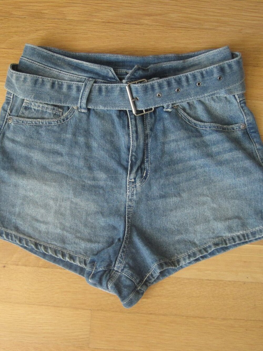 Sincerely Jules High-Rise Denim Shorts with Matching Belt Size 5/27 Cotton